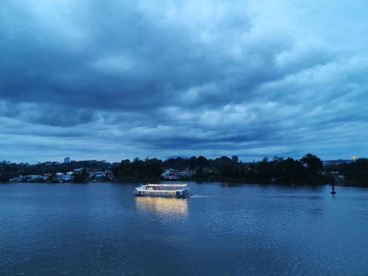 Cozzzy Hut @ Riverine Diamond Kuching Eksteriør bilde
